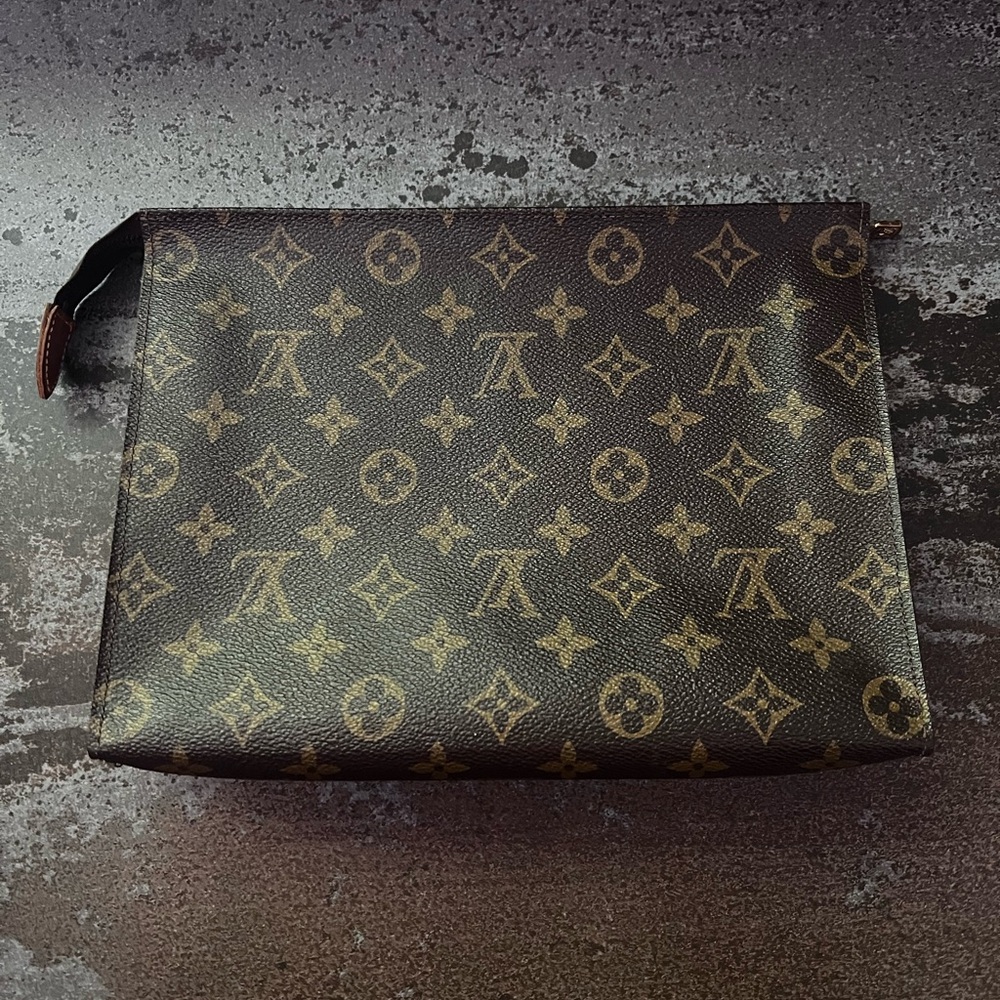 Authentic Louis Vuitton Toiletry 26 Pouch